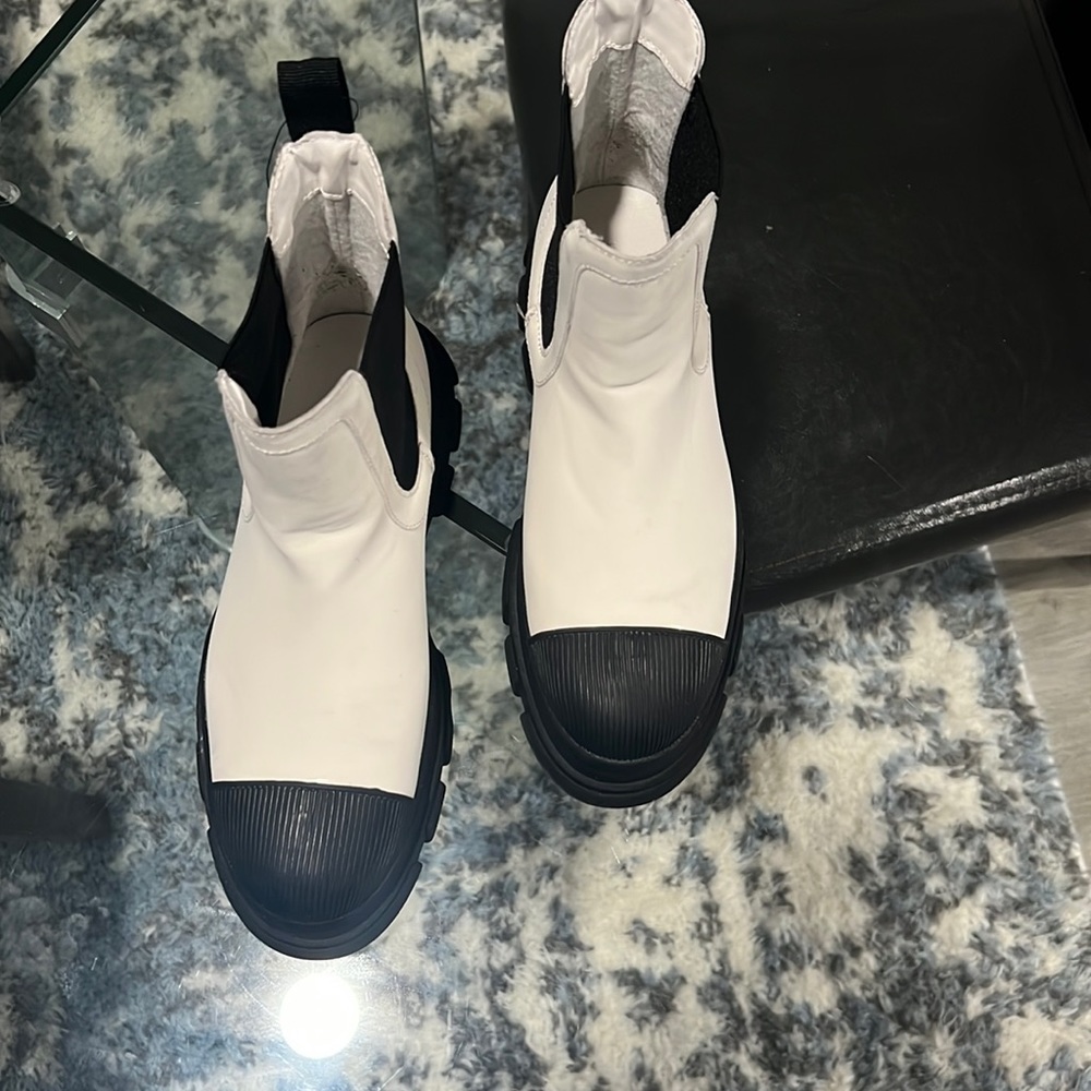 Women’s Forever 21 platform boots size 7